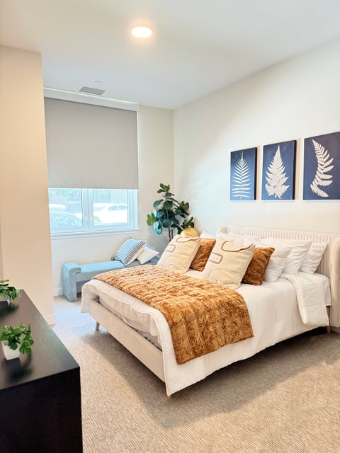 06-Bedroom