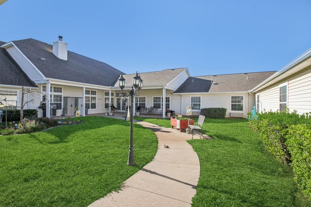 28-web-or-mls-W Blueridge Dr-028