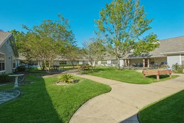 3_Courtyard-1-1
