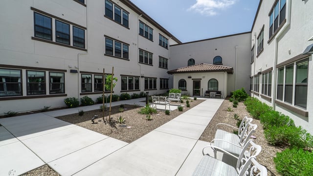 Garden-terrace-2_La-Marea-Senior-Living