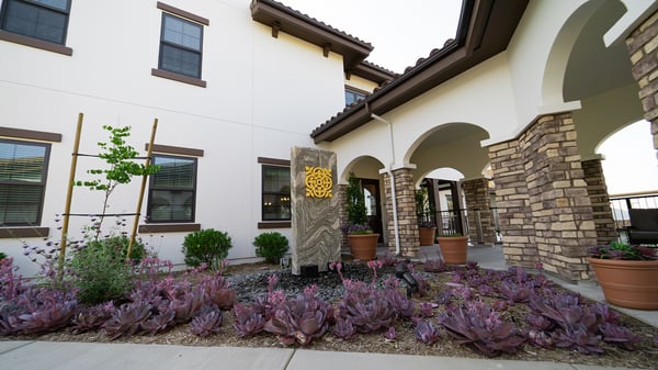Garden-terrace-4_La-Marea-Senior-Living-1
