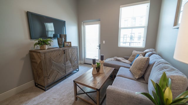 Model-Living-Area_La-Marea-Senior-Living