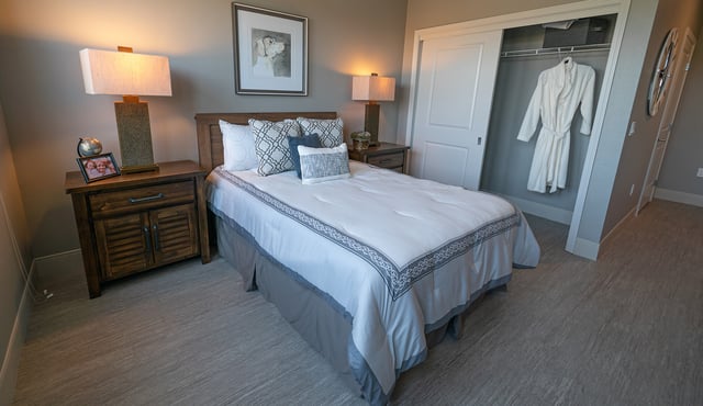 Model-bedroom-11_La-Marea-Senior-Living