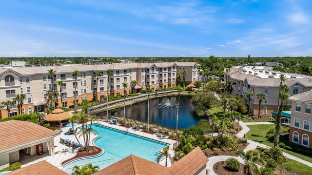 Pelican-Pointe-120-IL