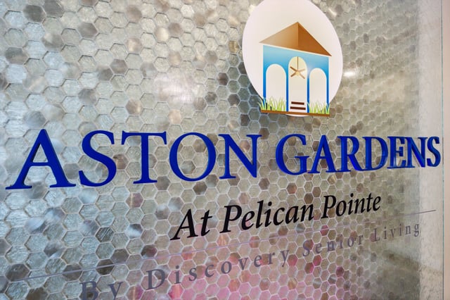 Pelican-Pointe-168-IL