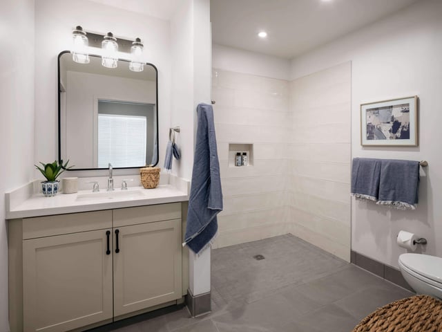 RR-Layton-American-Groves-main-bathroom-1-scaled