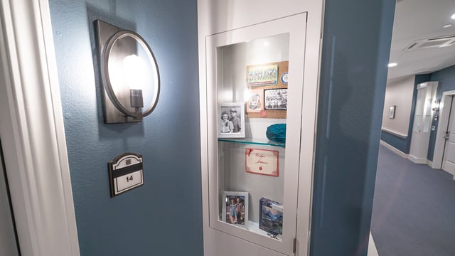Resident-shadow-box_La-Marea-Senior-Living
