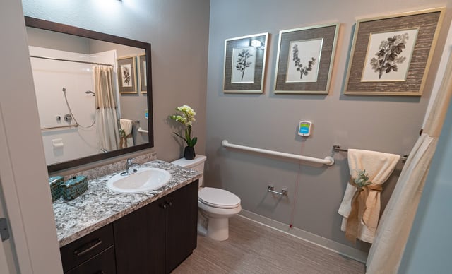 Spacious-Bathroom_La-Marea-Senior-Living